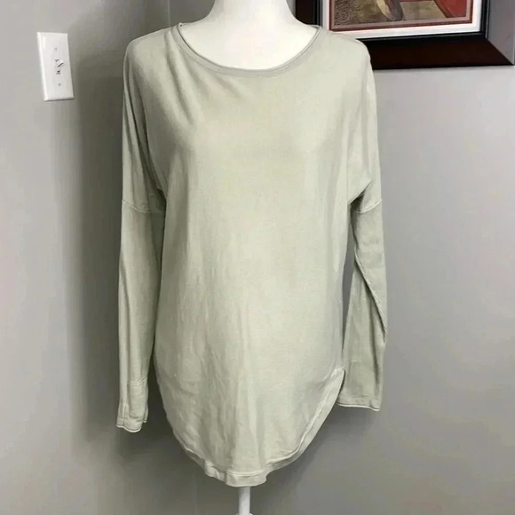 lululemon athletica Tops - Lululemon Pale Green Crewneck Rounded Long Sleeve Sweater Size 6